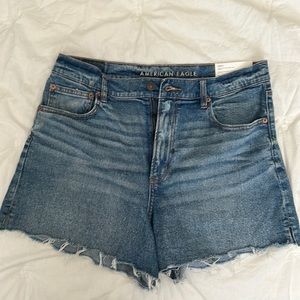 NWT- American Eagle Stretch Denim High(est) Waisted 90’s Boyfriend Short